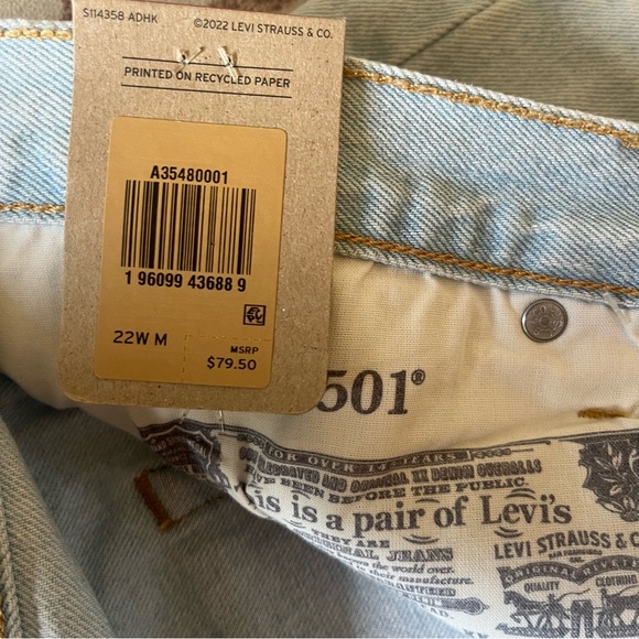 Levi's Blue Relaxed Jeans with Distressed Details - Picture 7 of 7